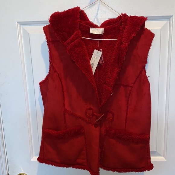 NWT MiFresia faux Red Suede Sherpa vest with extra button. - Picture 6 of 6
